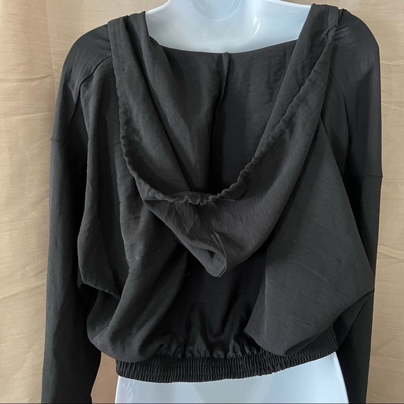 Zara Cropped Black Hooded Blouse - Picture 4 of 5